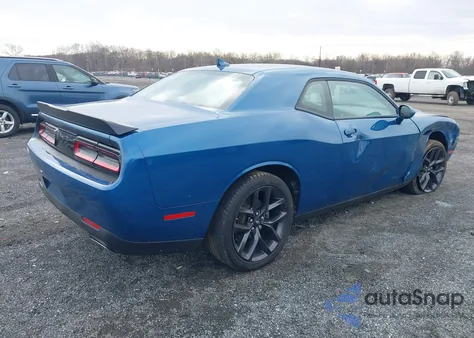 2022 Dodge Challenger Sxt z USA, uszkodzony, nr VIN 2C3CDZAG8NH205736